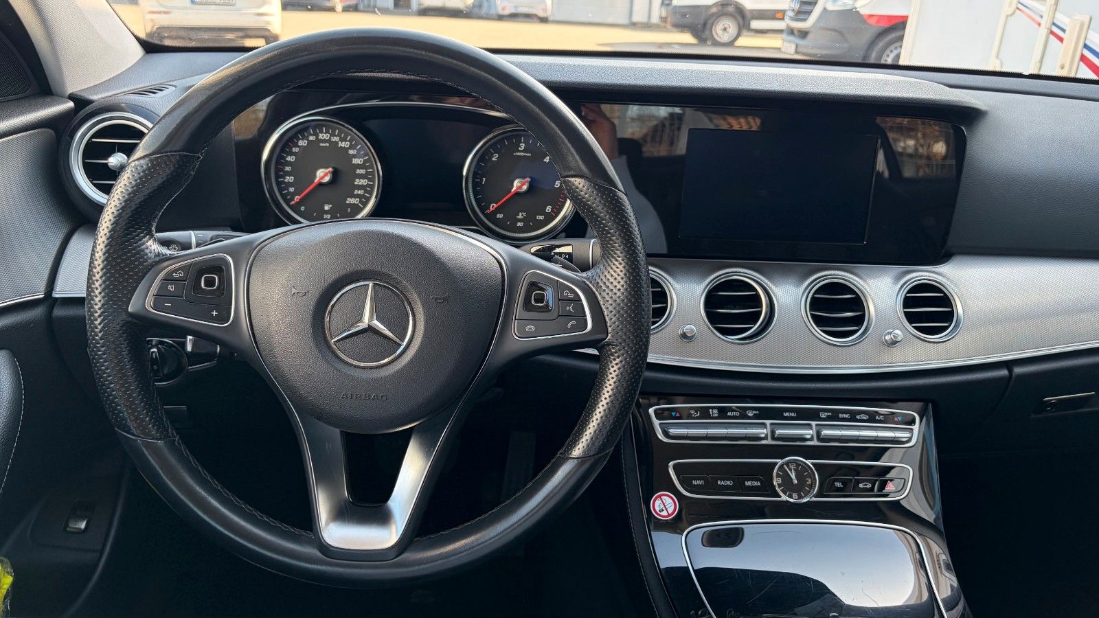 Fahrzeugabbildung Mercedes-Benz E 220 d Buisness Avantgarde