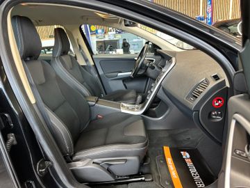 Volvo XC60 Momentum AWD *Xenon*Leder*