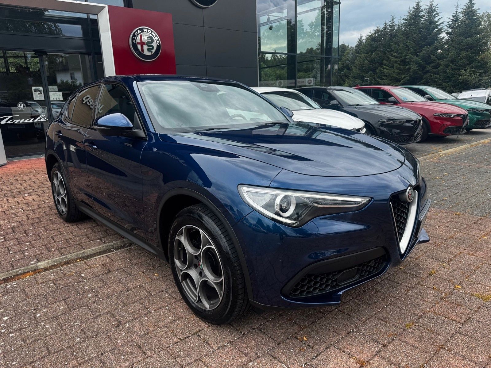 Fahrzeugabbildung Alfa Romeo Stelvio Super Q4 280PS AHK MEMORY NAVI SITZHEIZ.
