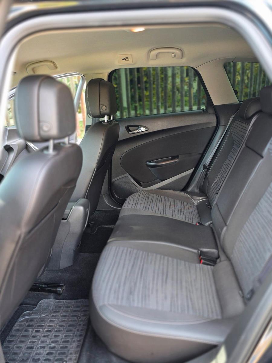 Opel Astra 2014 — photo 14