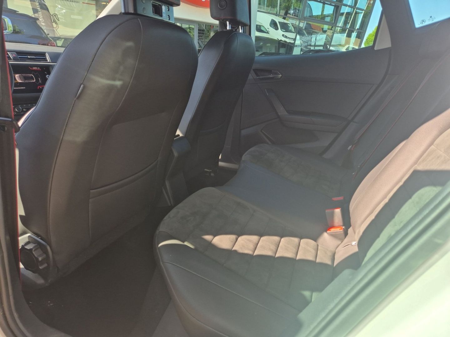 Fahrzeugabbildung SEAT Arona 1.0 TSI Navi Dig. Cockpit Soundsystem ACC