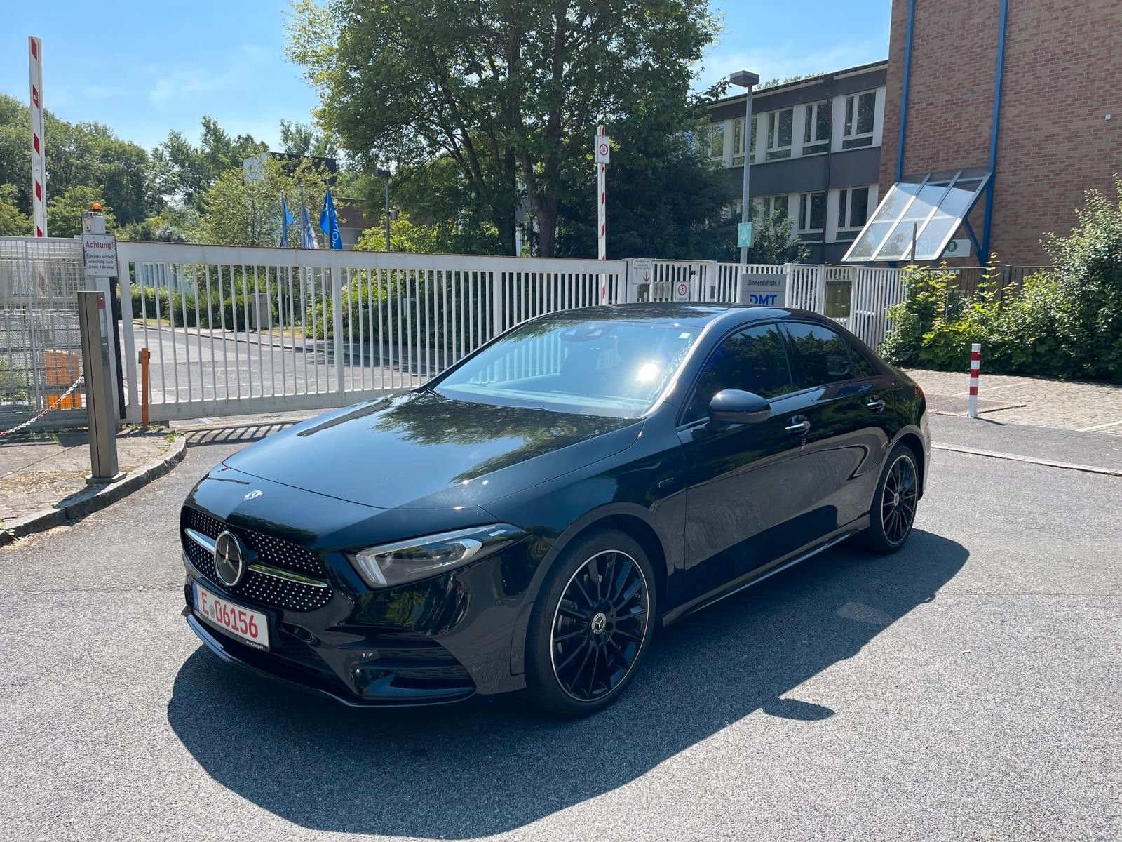 MERCEDES-BENZ A 250 e Lim AMG Line DTC Multibeam Burmester 19"