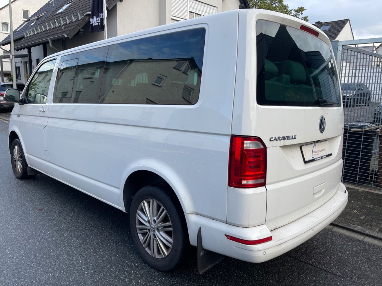 Fahrzeugabbildung Volkswagen T6 Caravelle Comfortline lang 9Sitze Automatik