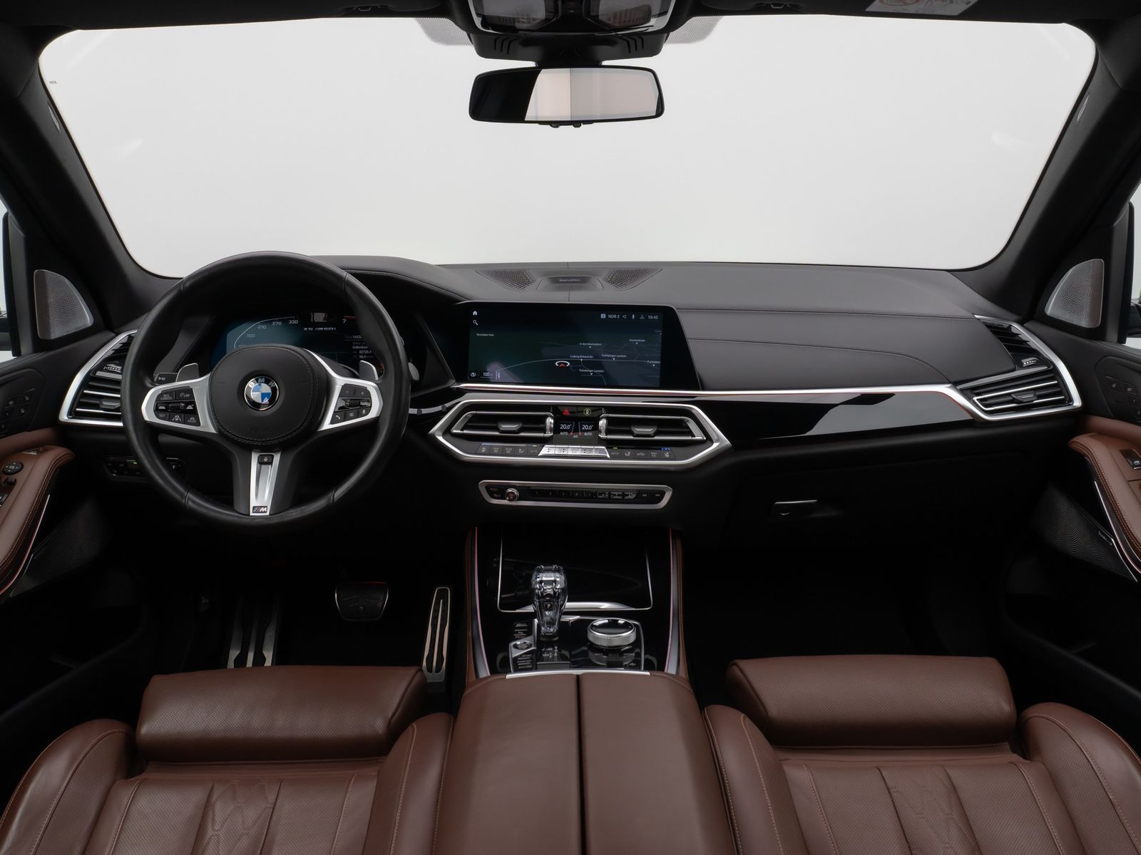 Fahrzeugabbildung BMW X5 M50i Panorama Laser HUD DAB B&W SoftClos Voll