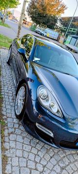 Porsche Panamera Turbo S Chrono-Paket PCCB - blaue Porsche Panamera