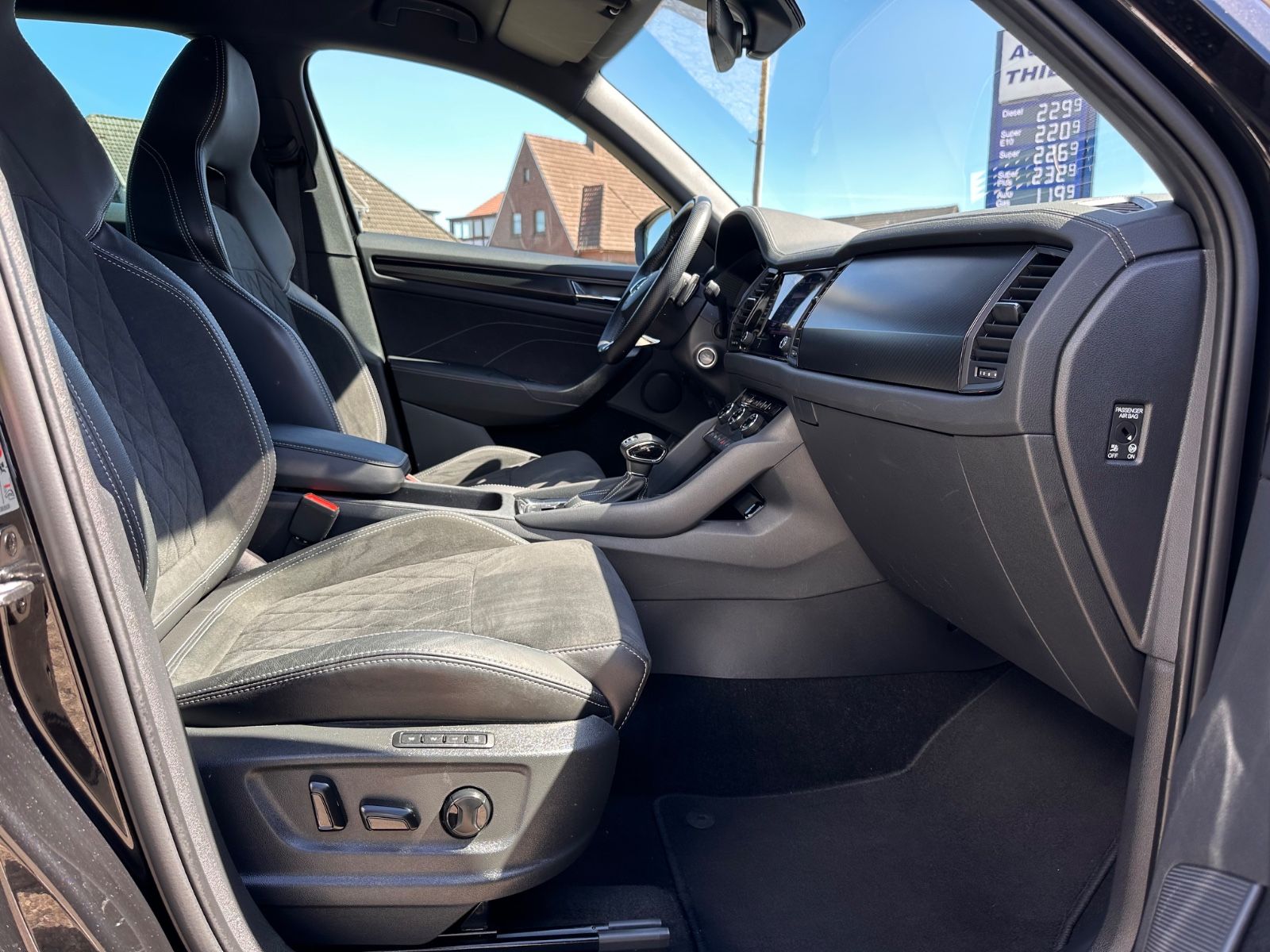 Fahrzeugabbildung SKODA Kodiaq Sportline 2.0 TDI 4x4 Matrix/AHK/ACC/Navi