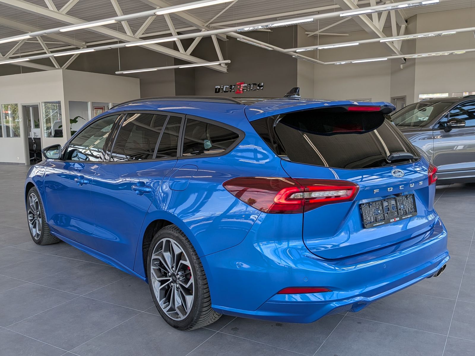 Fahrzeugabbildung Ford Focus ST-Line X Styling Matrix B&amp;O Pano 18"