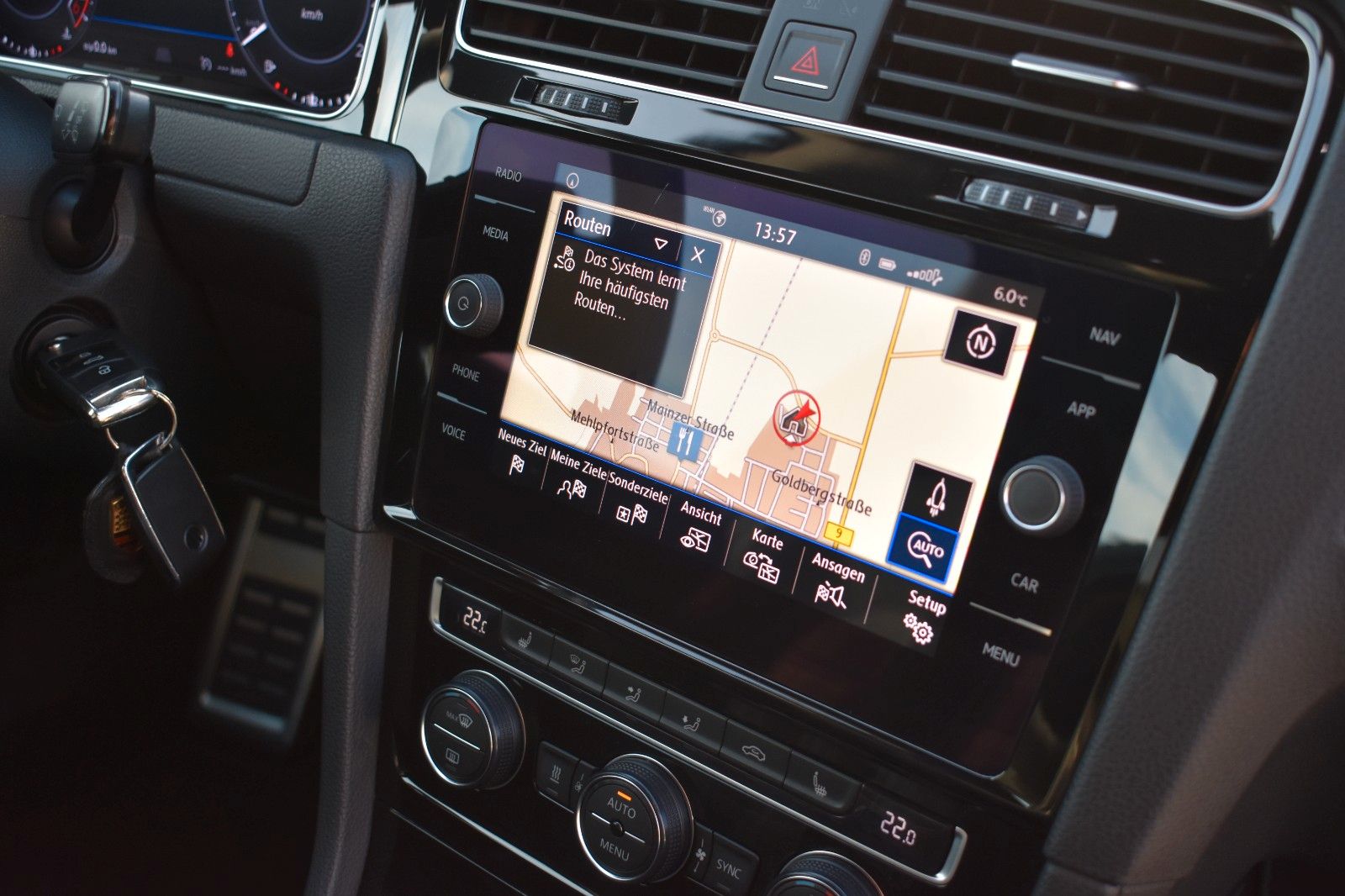 Fahrzeugabbildung Volkswagen Golf VII Lim. GTD BMT/Start-Stopp DYNAUDIO