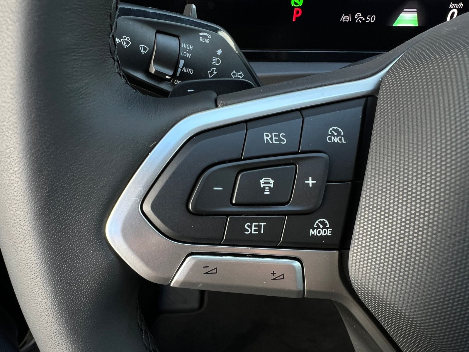 Fahrzeugabbildung Volkswagen Tiguan Elegance 2.0 TDI DSG *AHK, IQ.Light, LM'-