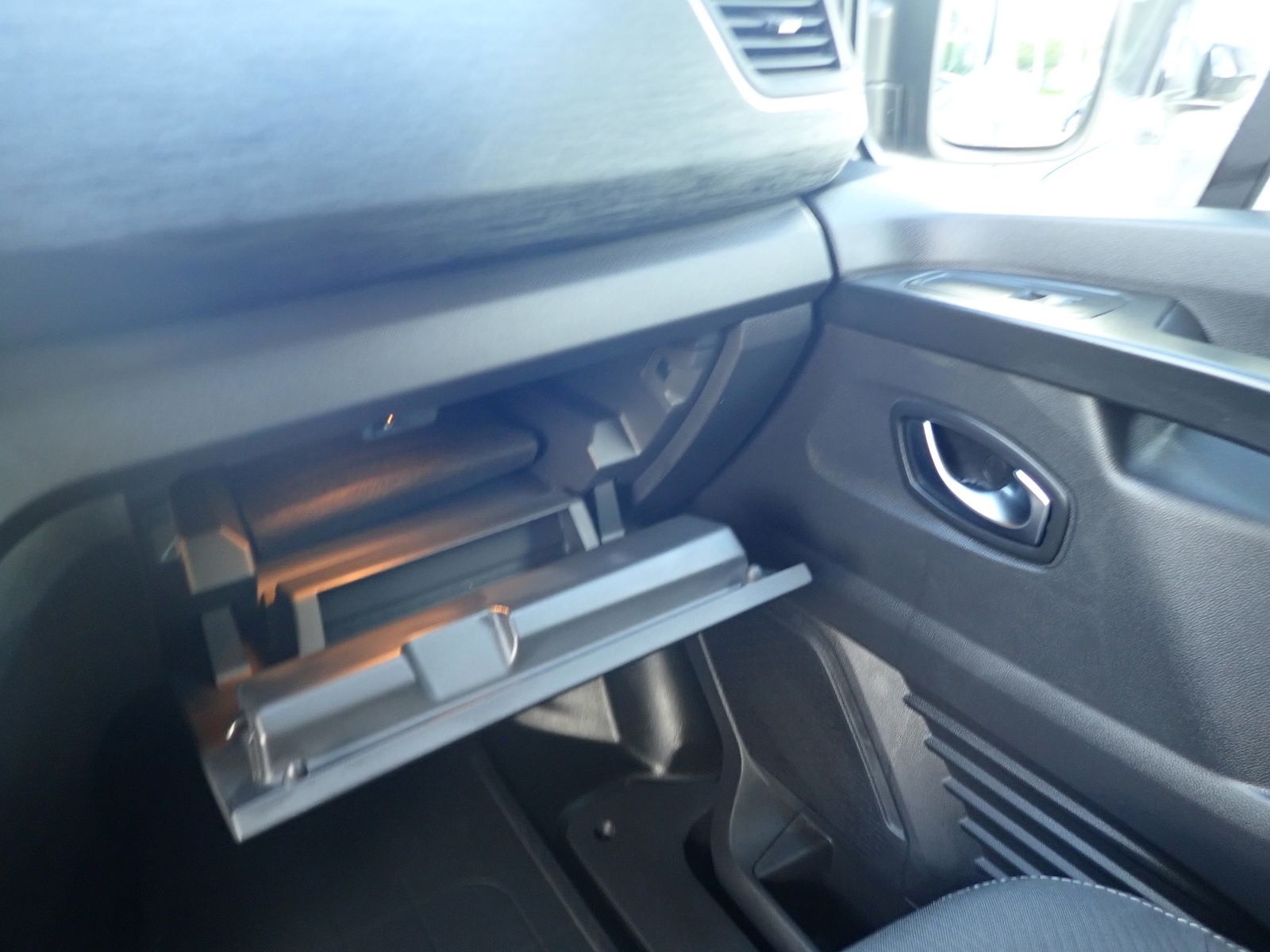 Fahrzeugabbildung Renault Trafic Combi L1H1 3,0t (8 Sitze) Life dCi 170