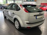 Ford Focus 1.6 Lim. **Schiebedach*CD*el.Fenster** - Ford Focus aus 2005: 1.6