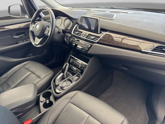 Fahrzeugabbildung BMW 218i Gran Tourer Luxury Line+Leder+HiFi+AHK+DAB