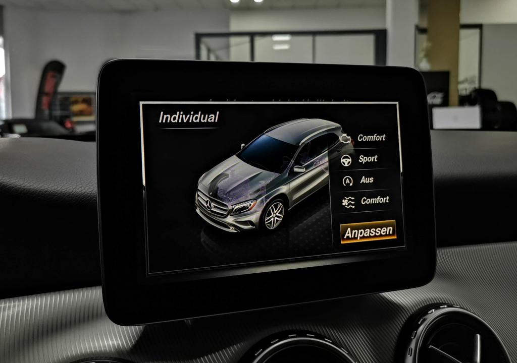 Mercedes-Benz GLA 200