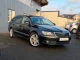 Skoda Superb Combi Elegance 2.0TDI DSG AHK LEDER XENON - Skoda Superb: Combi Elegance