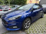 Ford Focus ST 2.0 Klima Recaro Navi Xenon 18"Alu - Ford Focus: ST