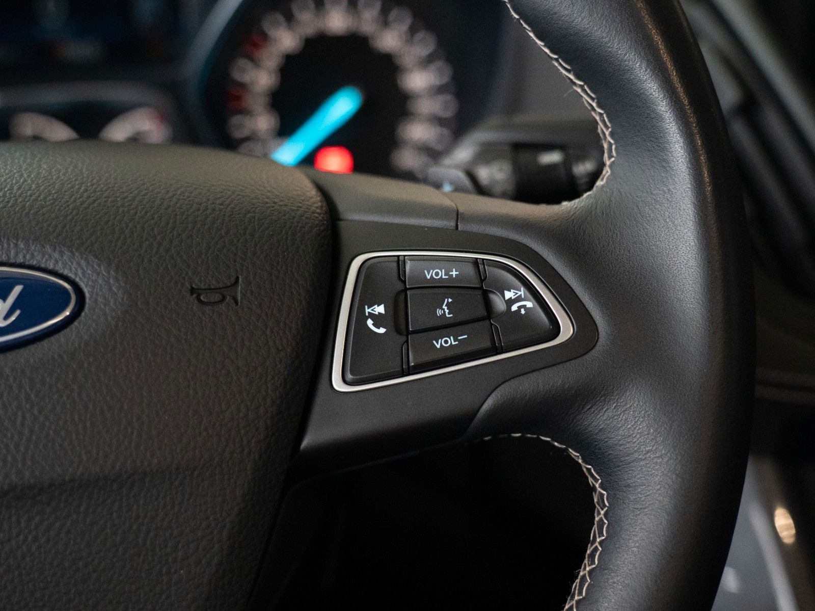 Fahrzeugabbildung Ford Kuga Vignale/4x4/AUTOMATIK/KAMERA/NAVIGATION/LED