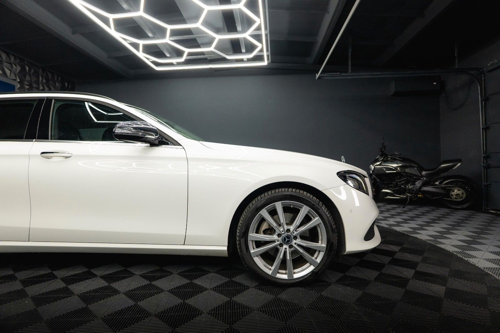 Fahrzeugabbildung Mercedes-Benz E 220d 4Matic Business *LED*Kamera*Scheckheft*