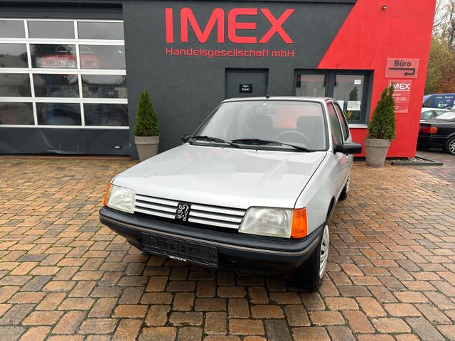 Peugeot 205 Junior 1.2 mit 45 PS Tüv neu 4 türig