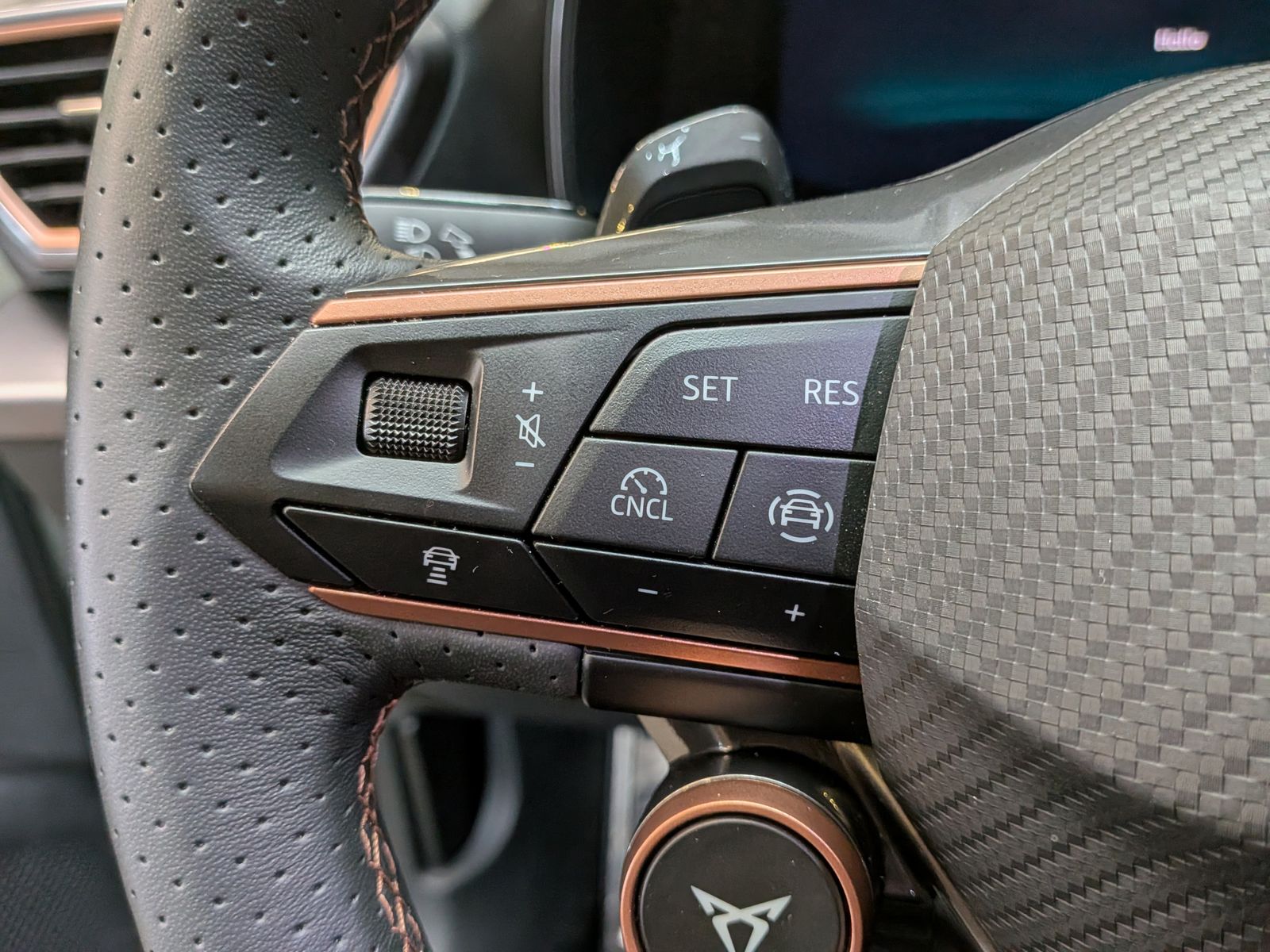 Fahrzeugabbildung CUPRA Leon 1.5 eTSI DINAMICA*MATRIX*ACC*PANO*AHK 5J-Ga