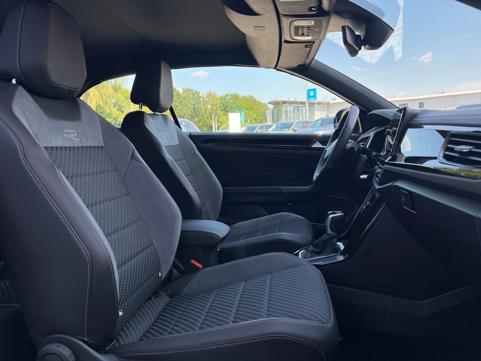 Fahrzeugabbildung Volkswagen T-Roc Cabriolet R-Line 1.5 TSI DSG *BlackStyle,A