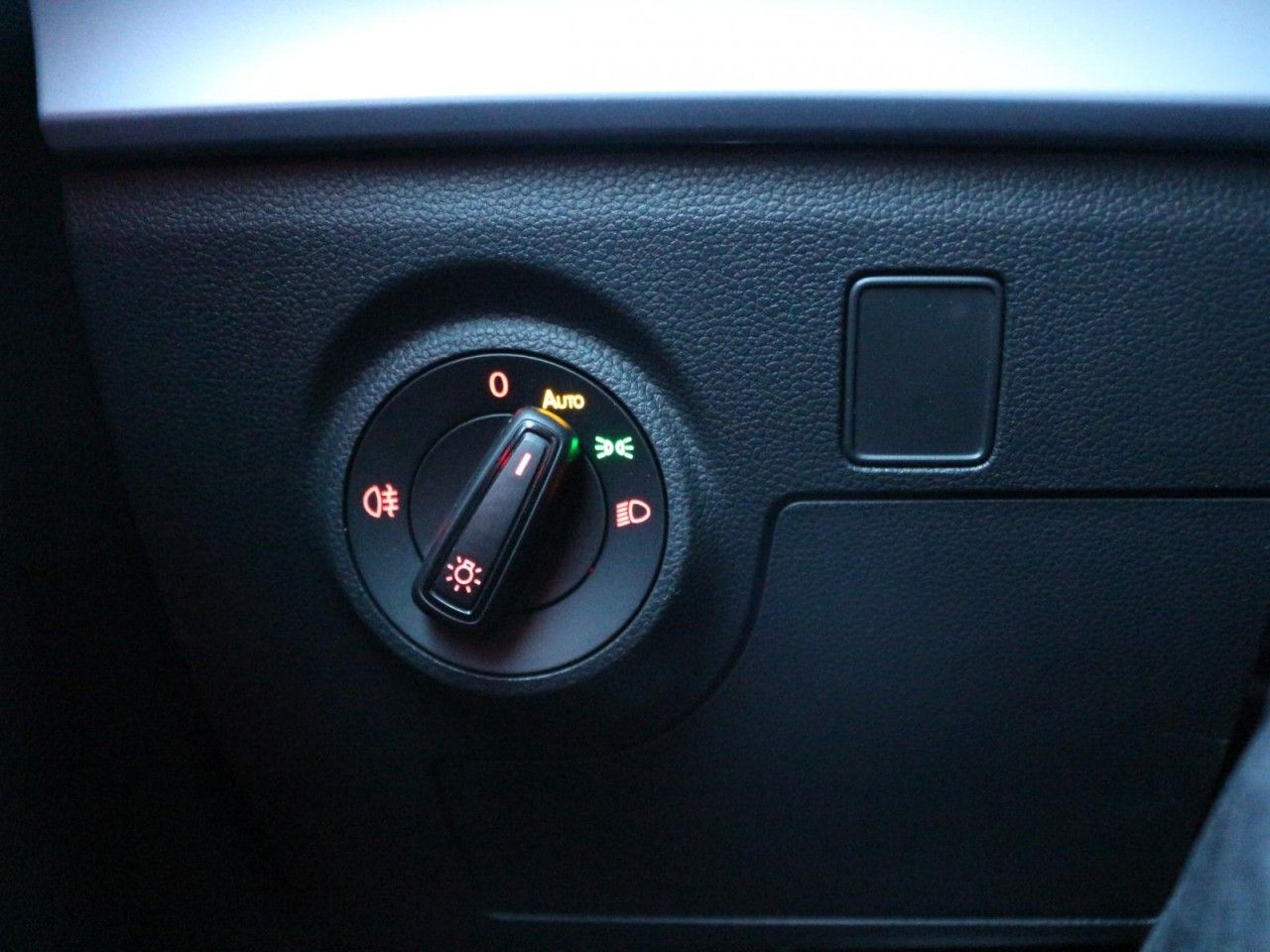 Fahrzeugabbildung SEAT Arona FR 1.0 TSI 115 PS 7-Gang-DSG VFW