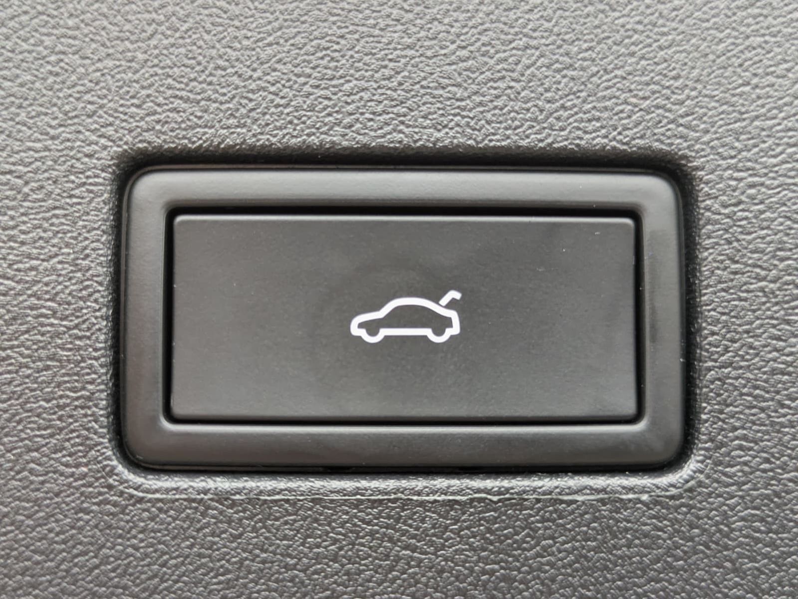 Fahrzeugabbildung Volkswagen Tayron 2.0 TDI 4M R-Line BLACK*7Si*MATRIX*PANO