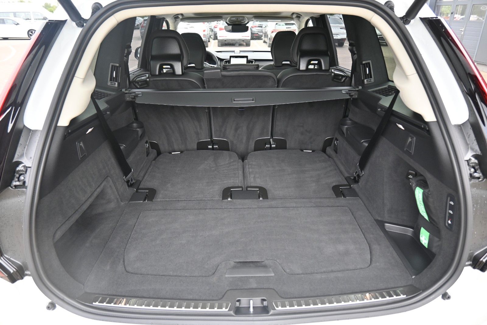 Fahrzeugabbildung Volvo XC90 T8 AWD Ultra Dark*STDHZG*360°*LUFT*B&W*ACC