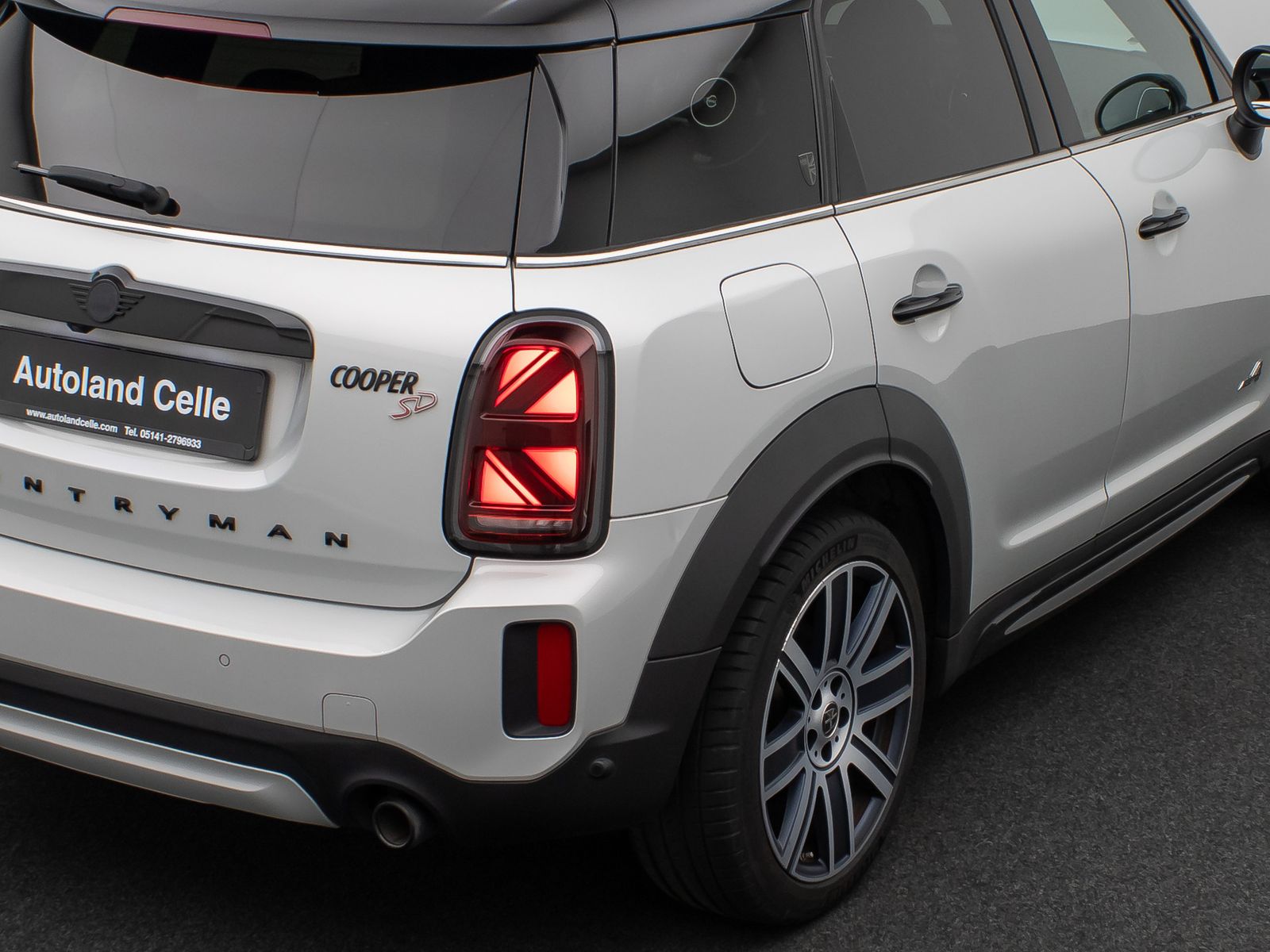 Fahrzeugabbildung MINI Cooper SD Countryman ALL4 HUD DAB Kamera 19Zoll