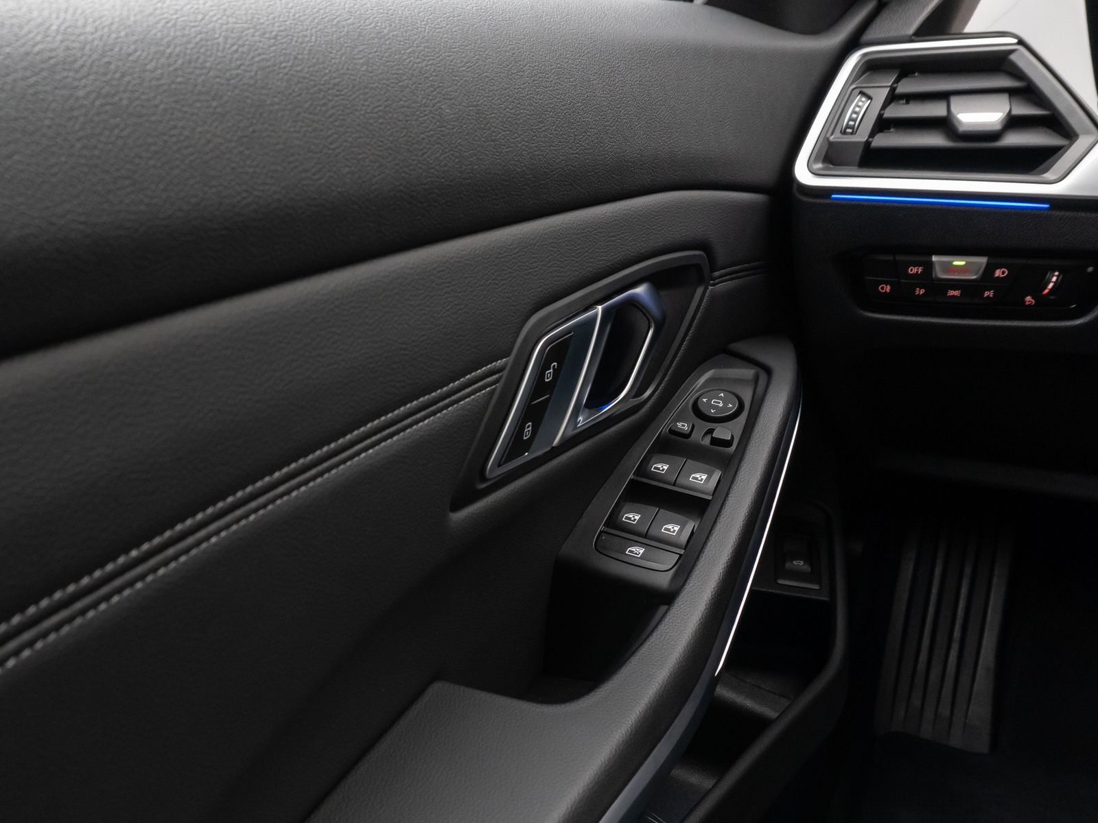 Fahrzeugabbildung BMW 320d SportLine DAB PDC Geschwindigkeitsreg Alarm