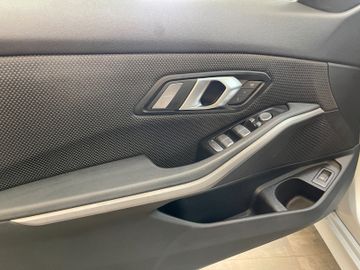 BMW 318d Touring  *1.HAND*19%MWST.*PANO*NOTRUFSYSTEM