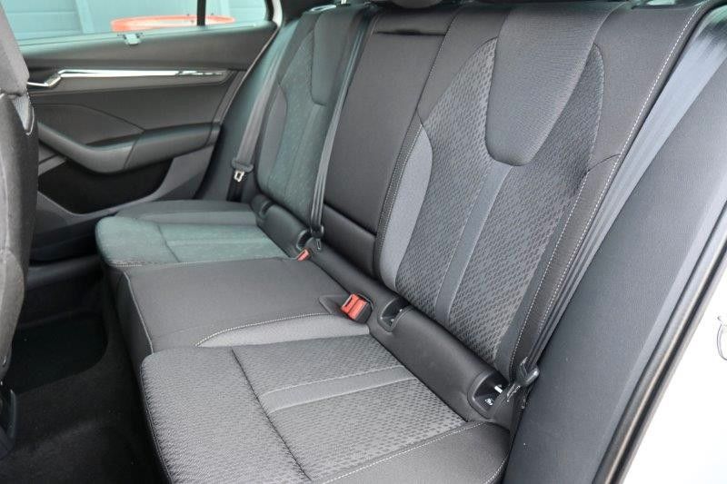 Fahrzeugabbildung SKODA Octavia Combi 2.0 TDI DSG Selection Plus AHK*NAV