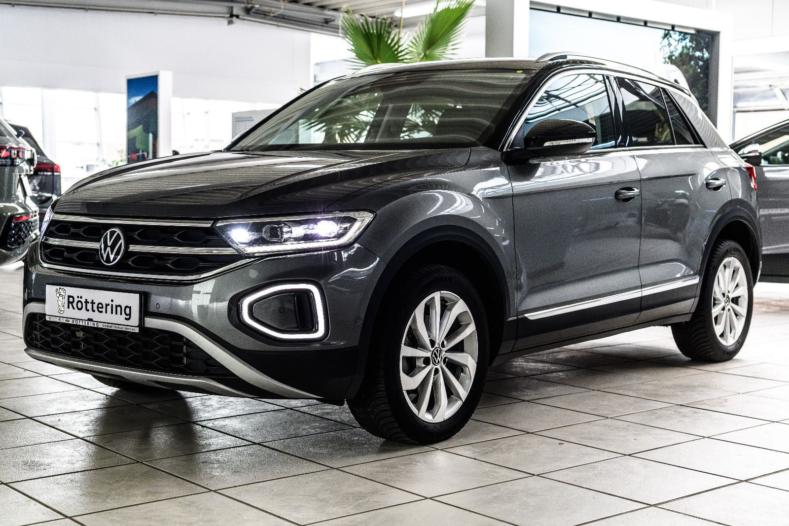 Fahrzeugabbildung Volkswagen T-Roc Style 1.5l TSI DSG +Navi +AHK +ACC +LED