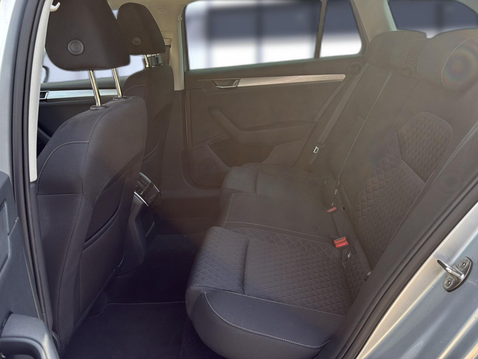 Fahrzeugabbildung SKODA Superb Combi / 1 Hd. unfallfrei