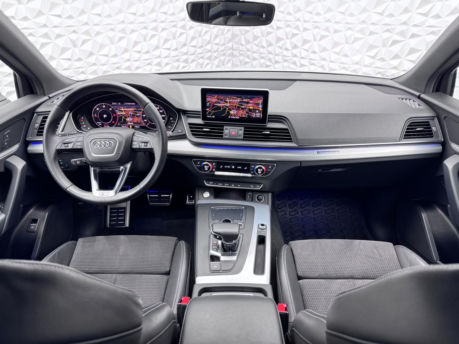 Fahrzeugabbildung Audi 40 TDI S-LINE/QUATTRO/ACC/AHK/VIRUTAL/360°/DAB