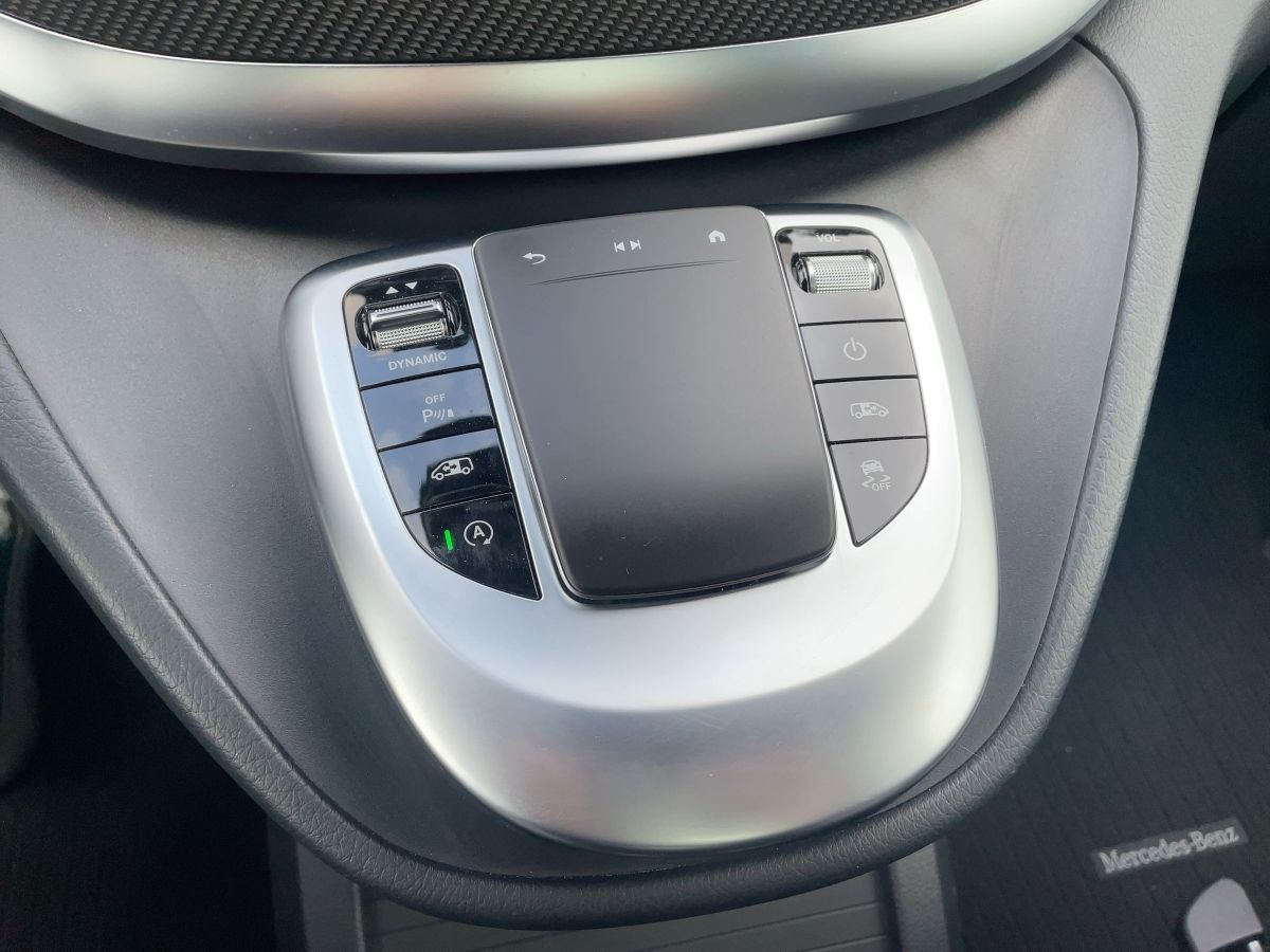 Fahrzeugabbildung Mercedes-Benz V 300 d 4M lang AMG/Night/Pano/Kamera/AHK