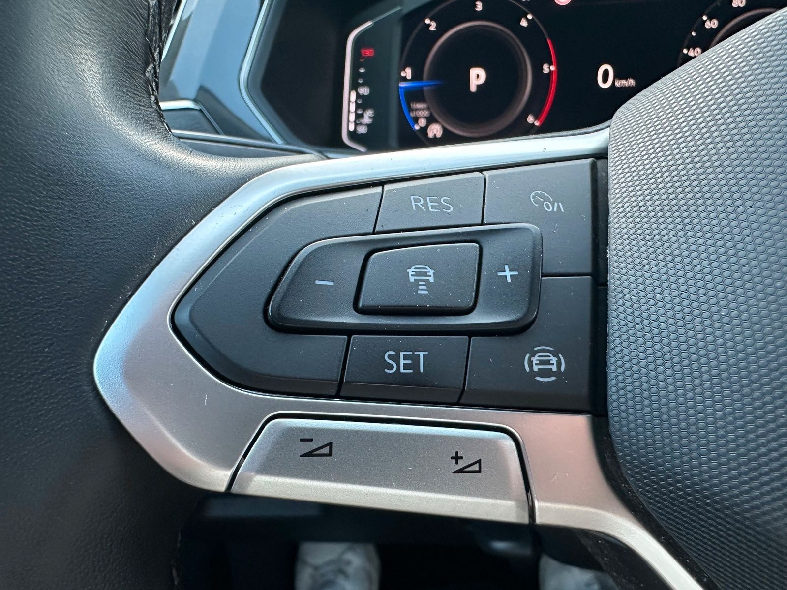 Fahrzeugabbildung Volkswagen Tiguan Allspace 2.0 TDI DSG Life NAV+LED+AHK
