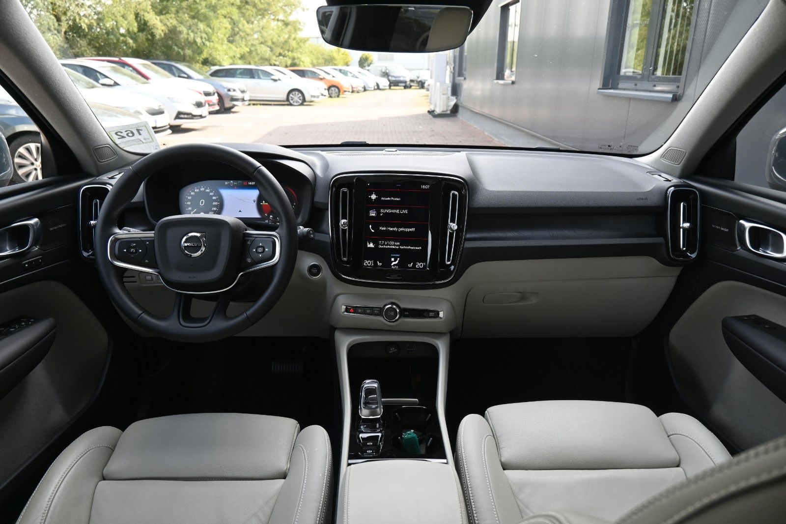 Fahrzeugabbildung Volvo XC40 T5 Recharge Plug-In Hybrid Plus Bright