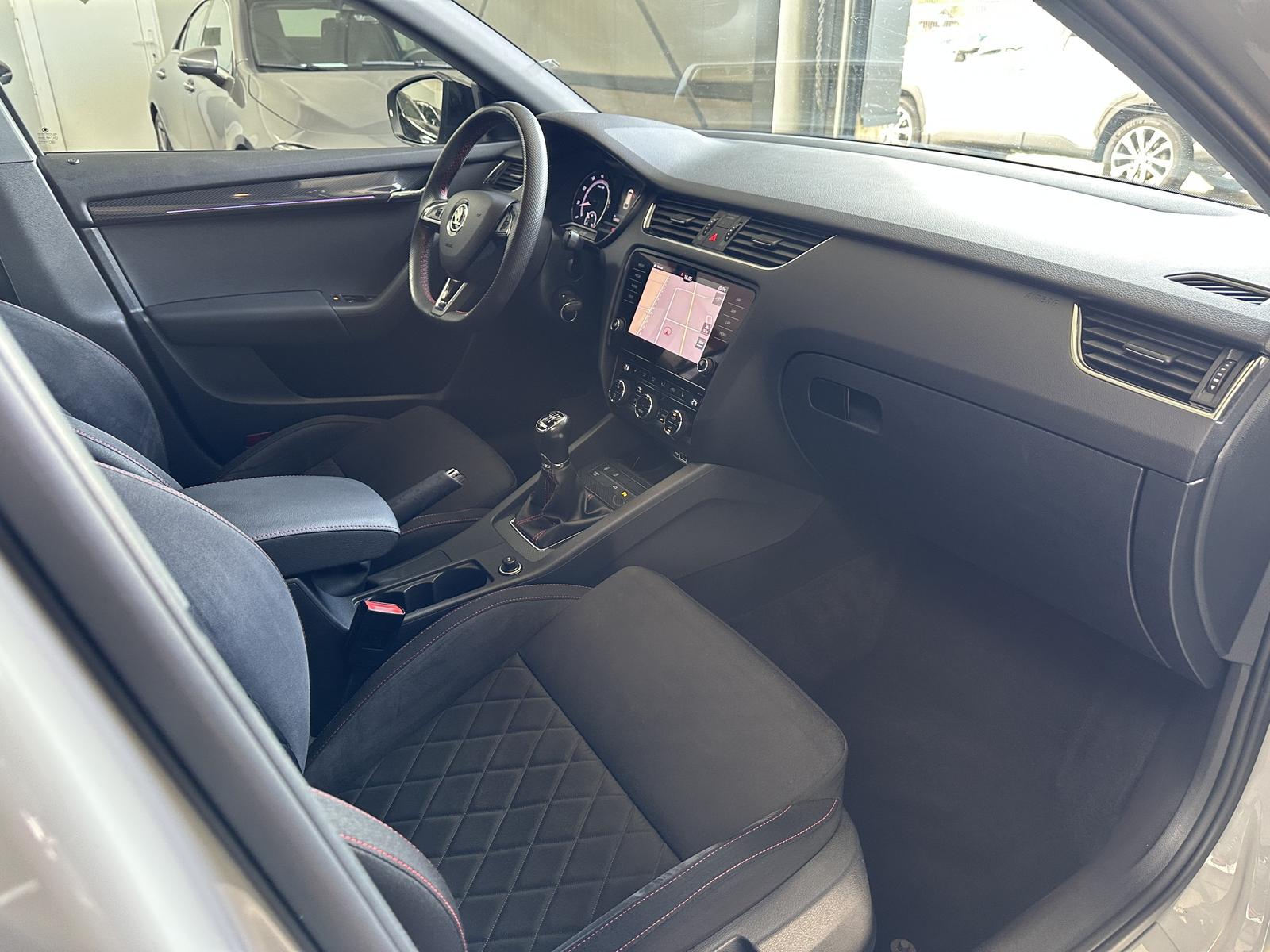 Skoda Octavia RS Navi LED ACC PDC SHZ AHK