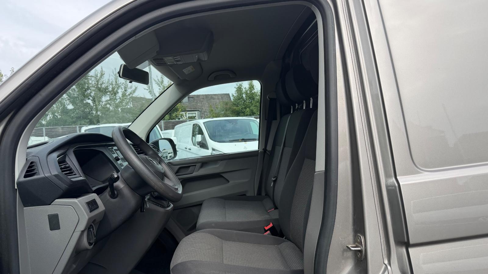 Volkswagen T6.1 4MOTION DSG TRANSPORTER KURZ/AHK/TEMPOMAT