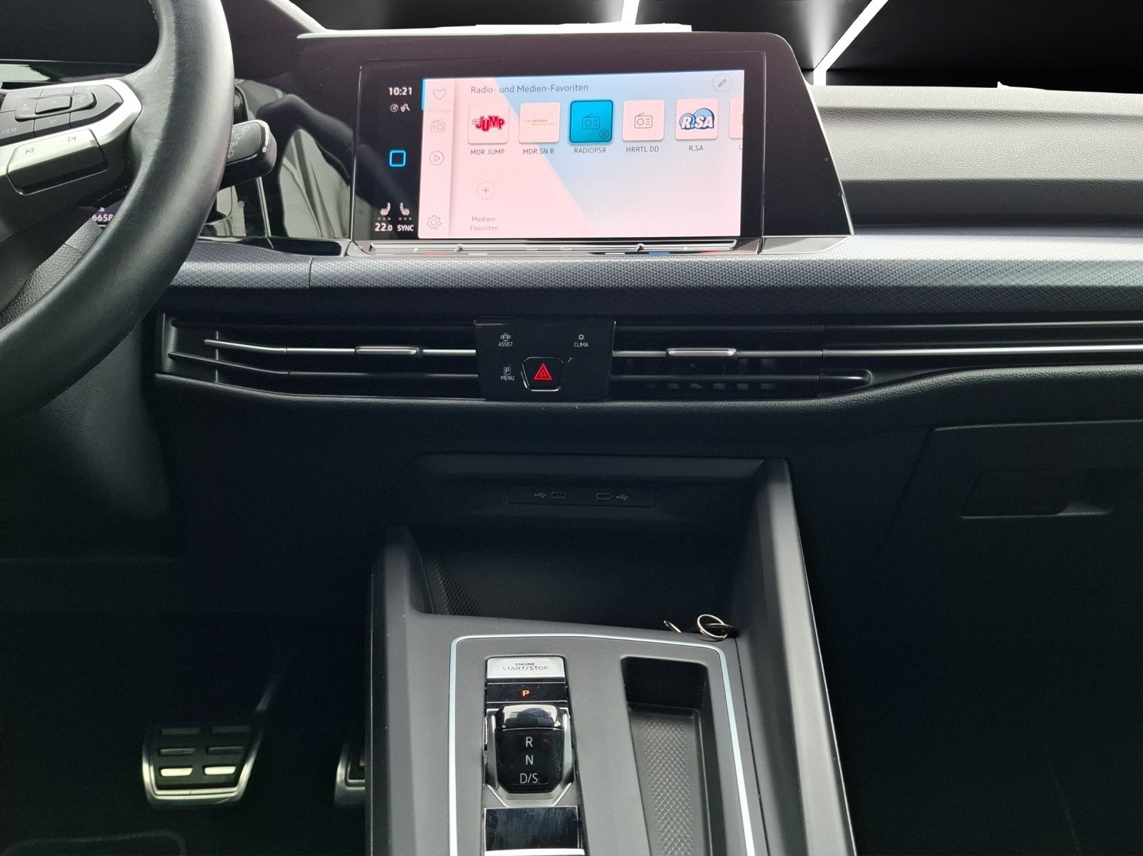 Fahrzeugabbildung Volkswagen Golf VIII eTSI United DSG LED Navi AID ACC RFK S