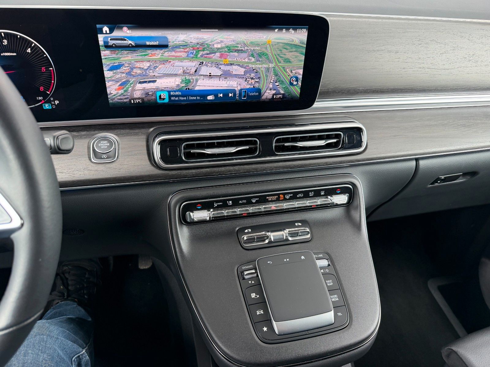 Fahrzeugabbildung Mercedes-Benz V 300 d AVA Extral DISTRONIC Standheiz 360Kamera