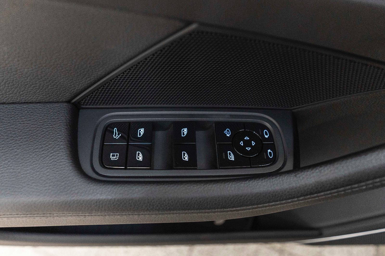 Fahrzeugabbildung Porsche Panamera Sport Turismo 4 E-Hybrid BOSE 360° LED