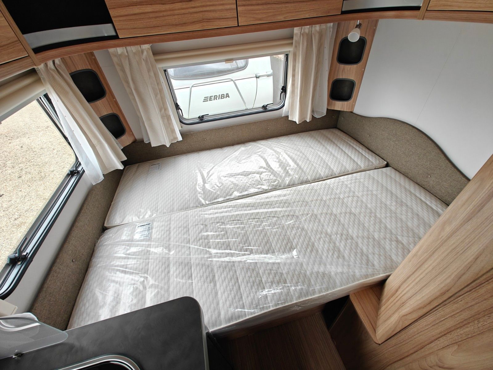 Fahrzeugabbildung HYMER / ERIBA / HYMERCAR Feeling 425 Schlafdach - JETZT 6.464€ SPAREN !!!