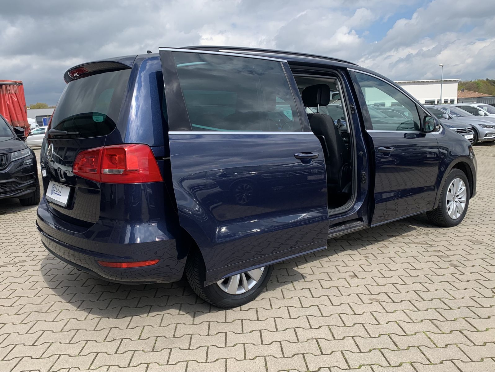 Fahrzeugabbildung Volkswagen Sharan 2.0 TDI*Comfortline*AHK*7 Sitze*Navi*Temp