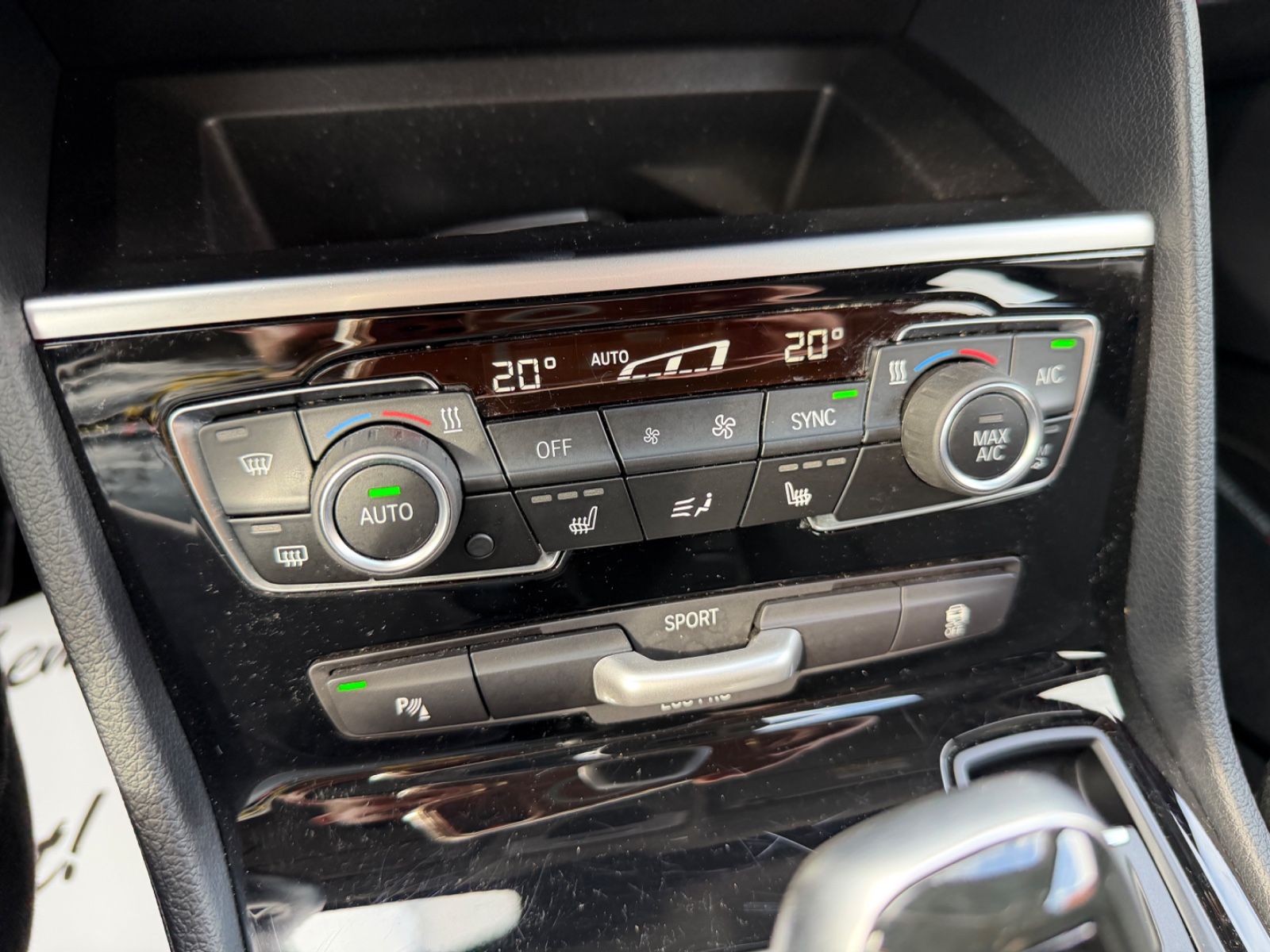Fahrzeugabbildung BMW 220i Active Tourer NAVI AUTOMATIK LED 2-HAND