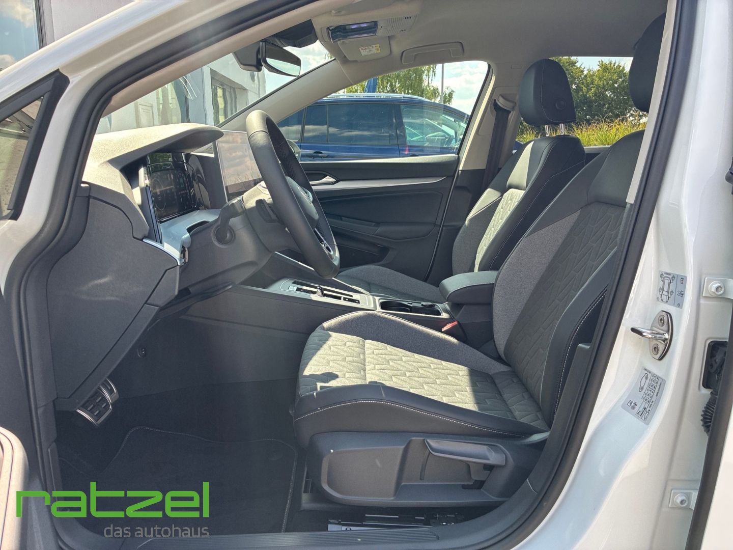 Fahrzeugabbildung Volkswagen Golf Variant ENERGY 1.5eTSI DSG ACC+AHK+NAVI+LED