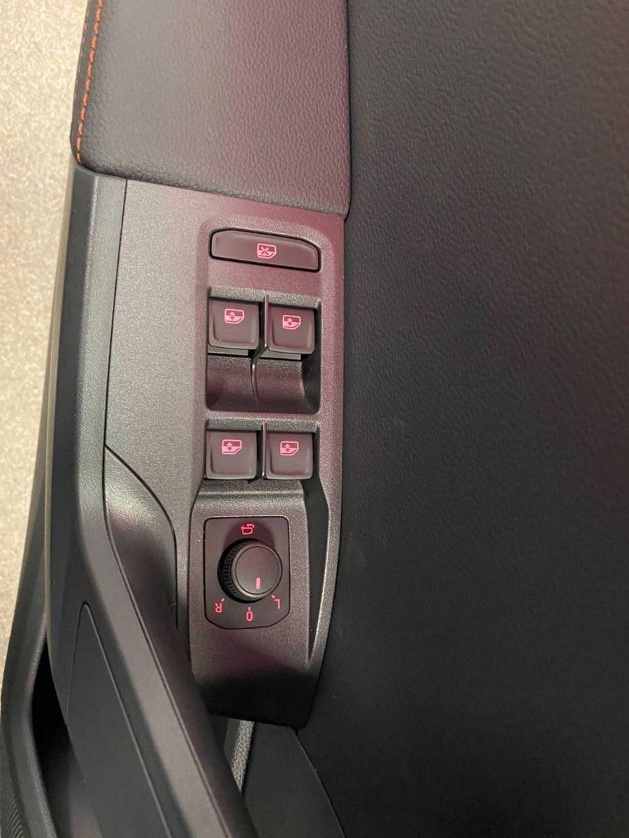 Fahrzeugabbildung SEAT Arona 1.5 TSI FR DSG GARANTIE 5+ACC+AHK+Spurwech