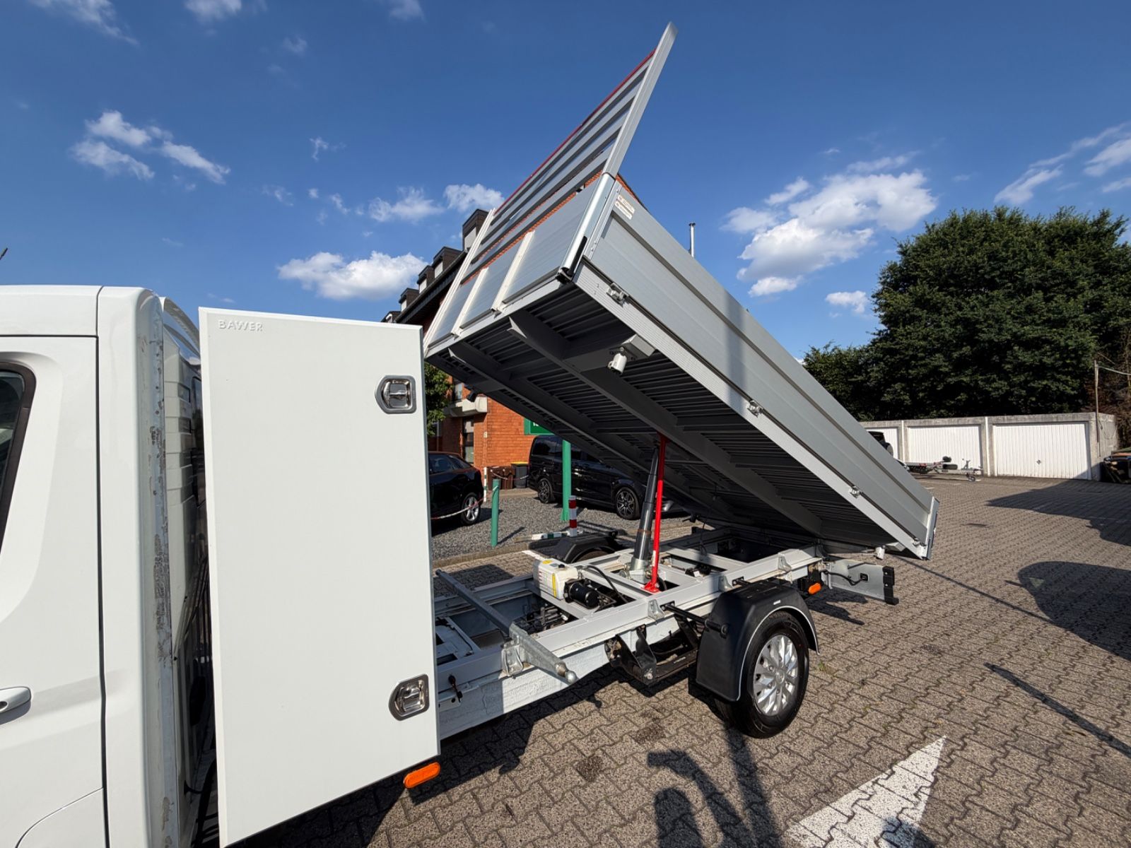 Fahrzeugabbildung Maxus DELIVER9 DREISEITENKIPPER L4 LUXURY LED NEUWAGEN