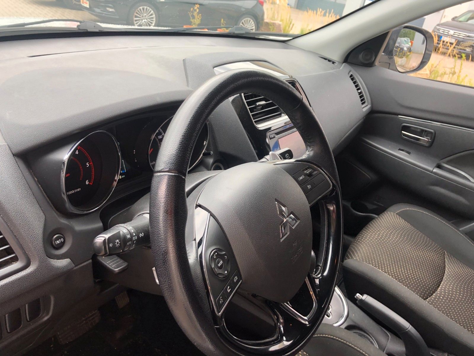 Fahrzeugabbildung Mitsubishi ASX SUV-Star+ 4WD Hagelschaden