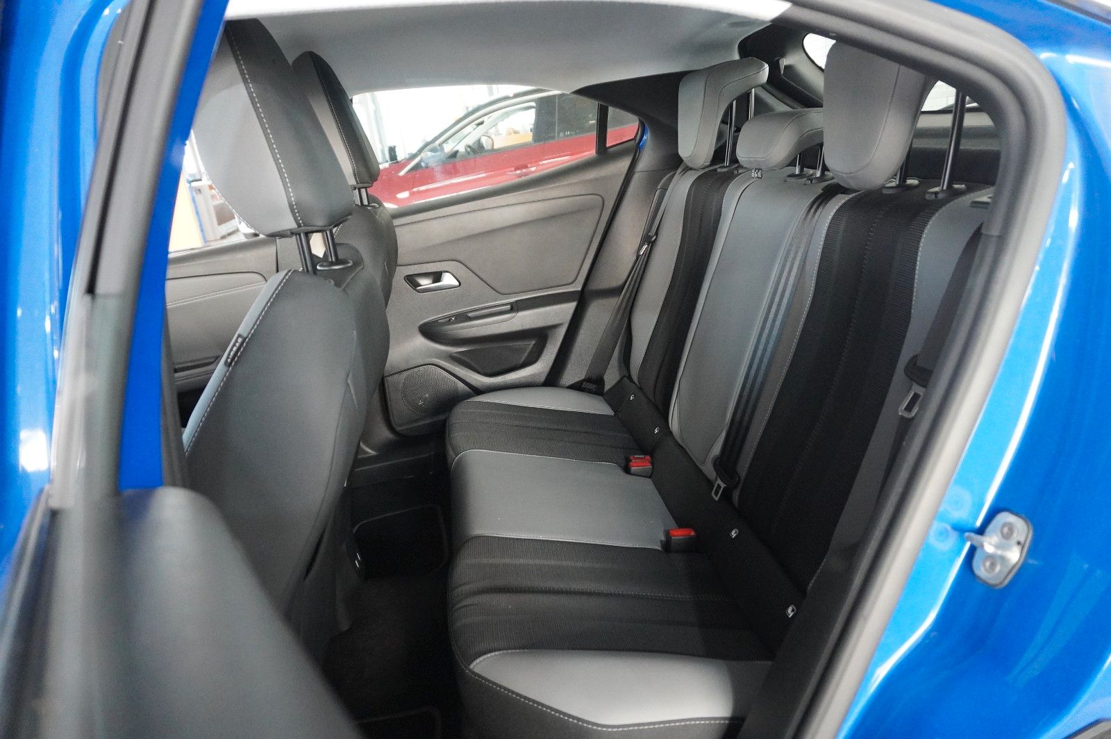 Fahrzeugabbildung Opel Mokka ELEGANCE 1.2T NAVI/LED/KAMERA/SPORT/SH/DAB